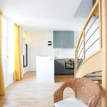 Magnificent And Bright Apartment In Paris * Париж